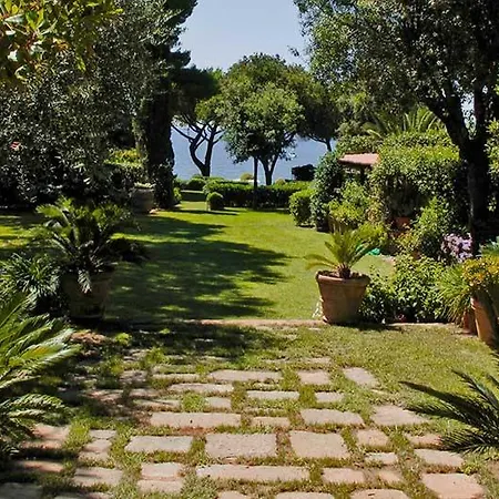 Sleeps 10 Pool Wifi Villa